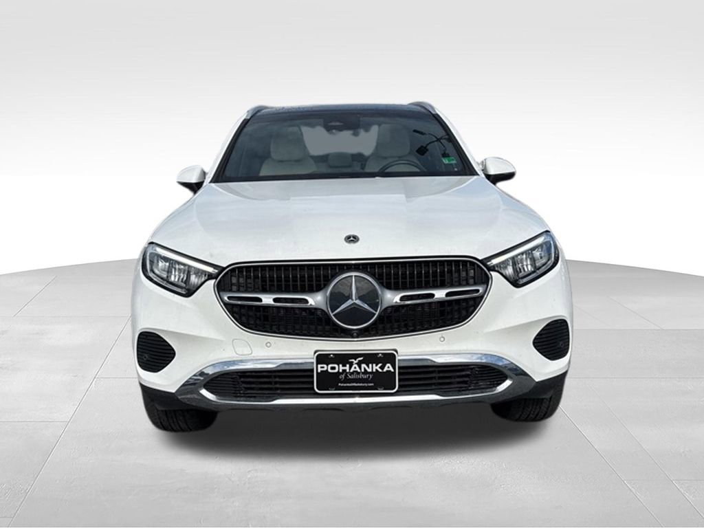 Used 2023 Mercedes-Benz GLC 300 4MATIC image 2