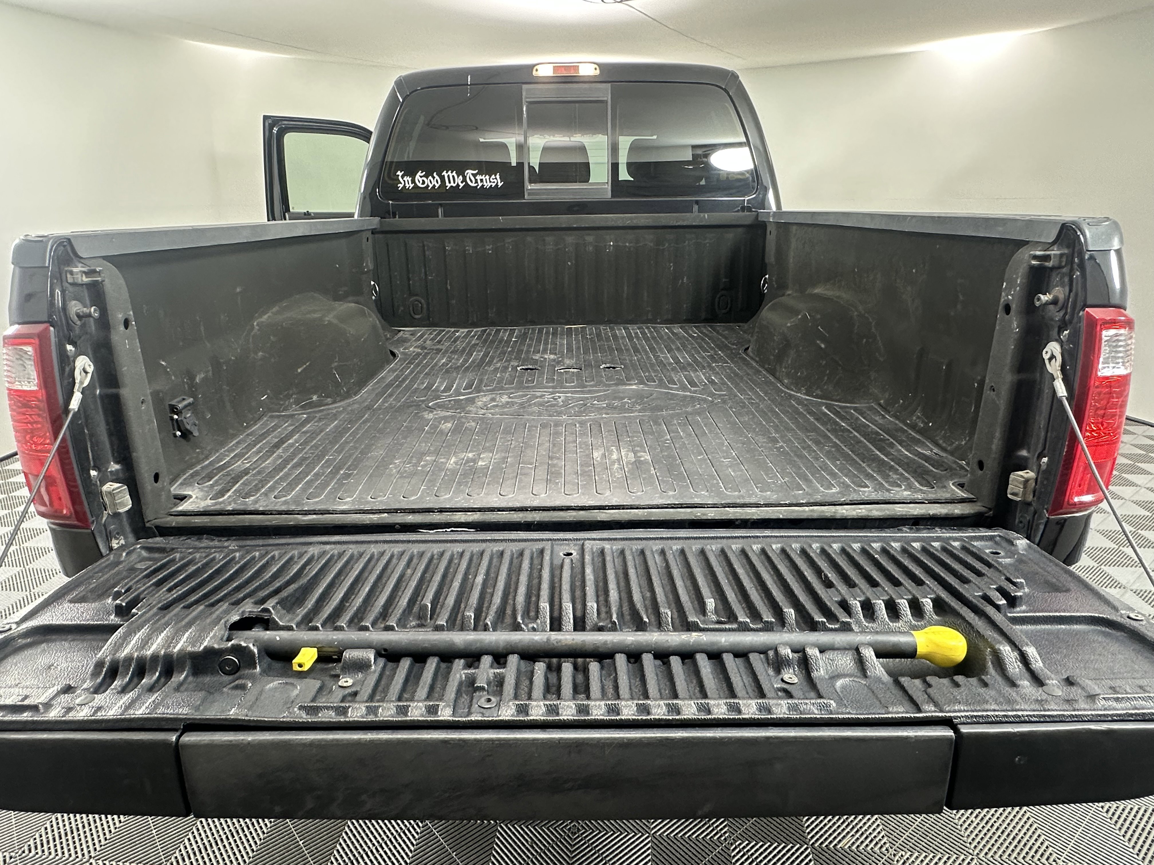 Used 2016 Ford F250 Platinum w/ FX4 Off-Road Package AWD/4WD image 22
