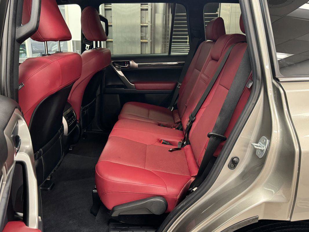 Used 2022 Lexus GX 460 Premium w/ Premium Package image 17