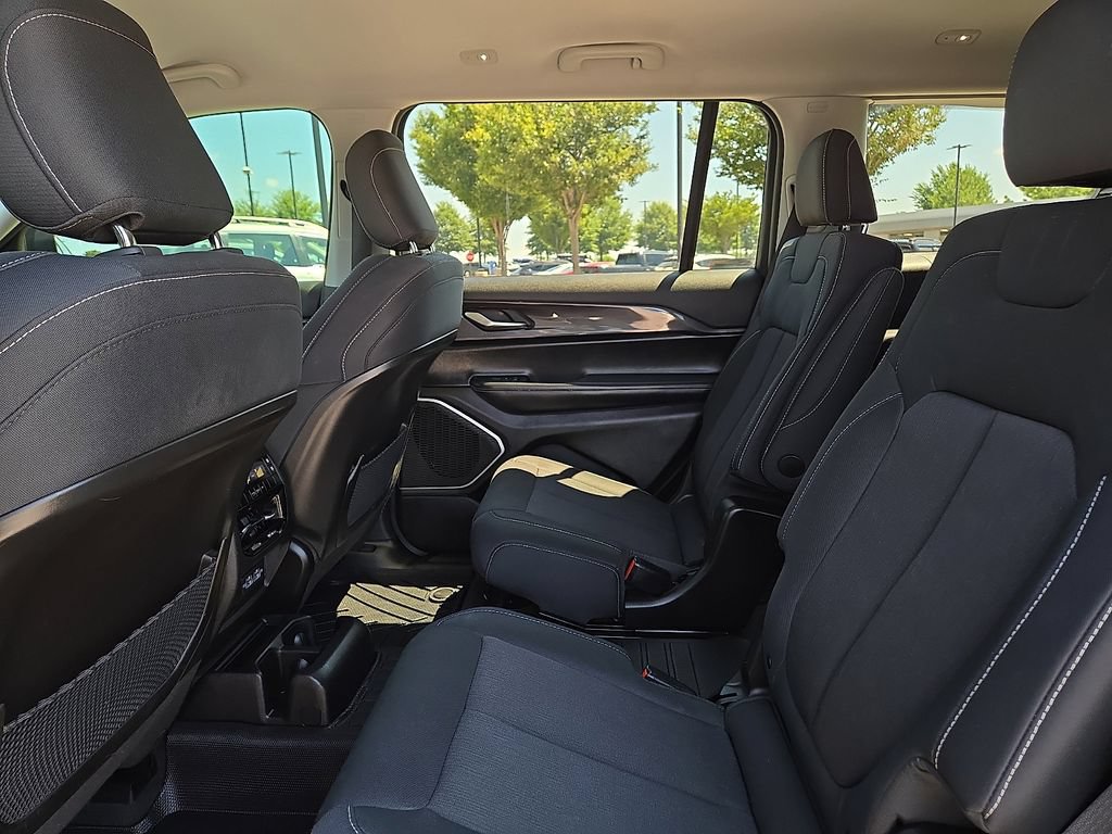 Used 2022 Jeep Grand Cherokee L Laredo w/ Luxury Tech Group I AWD/4WD image 11