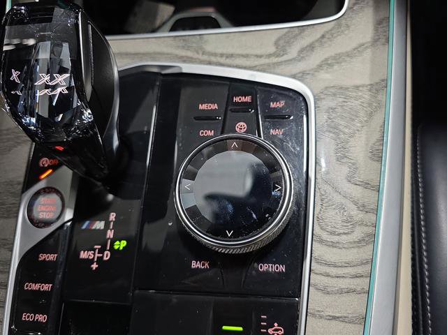 Used 2021 BMW X7 M50i w/ Dynamic Handling Package image 30