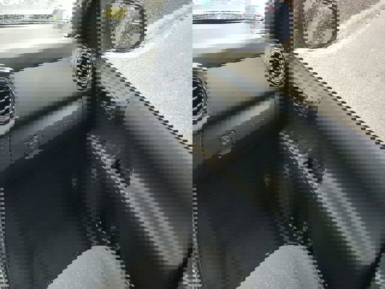 Used 2018 Toyota Tacoma TRD Off-Road image 17