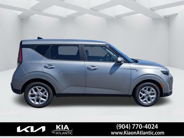 Used 2025 Kia Soul LX image 2