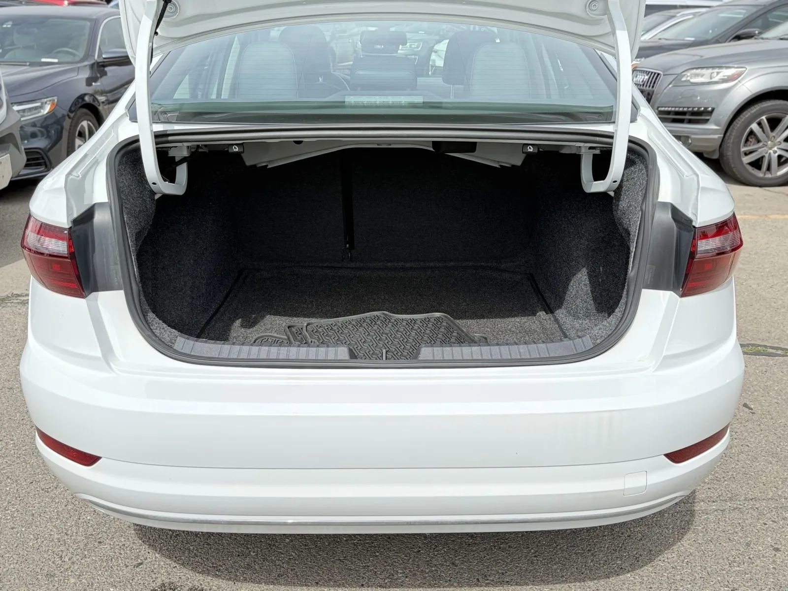 Used 2020 Volkswagen Jetta SE image 16