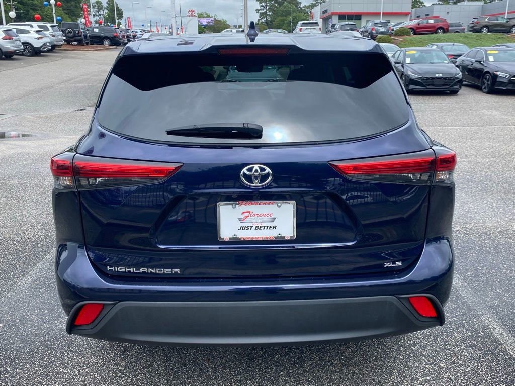 Used 2022 Toyota Highlander XLE FWD image 14