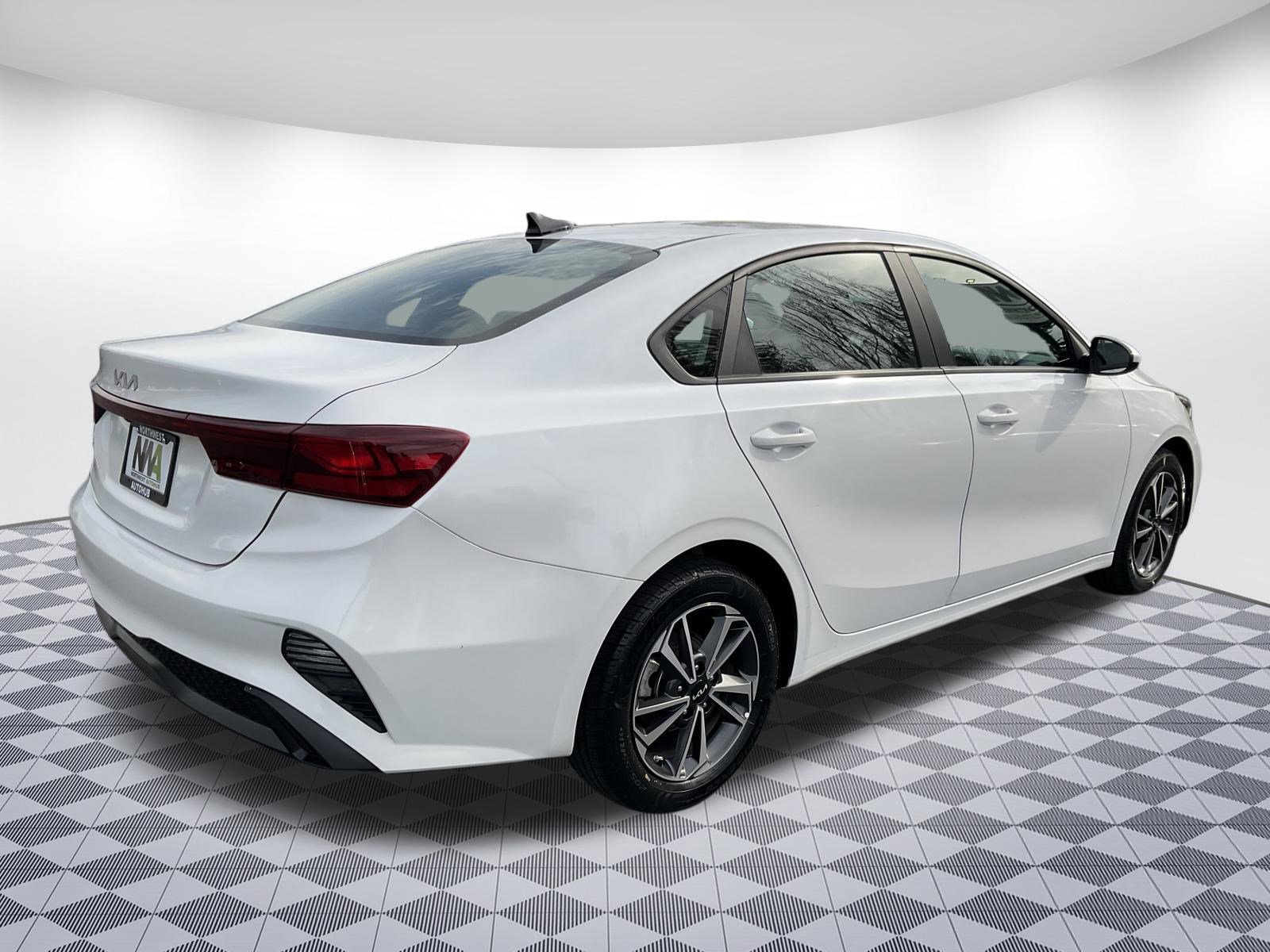 Used 2024 Kia Forte LXS FWD image 3