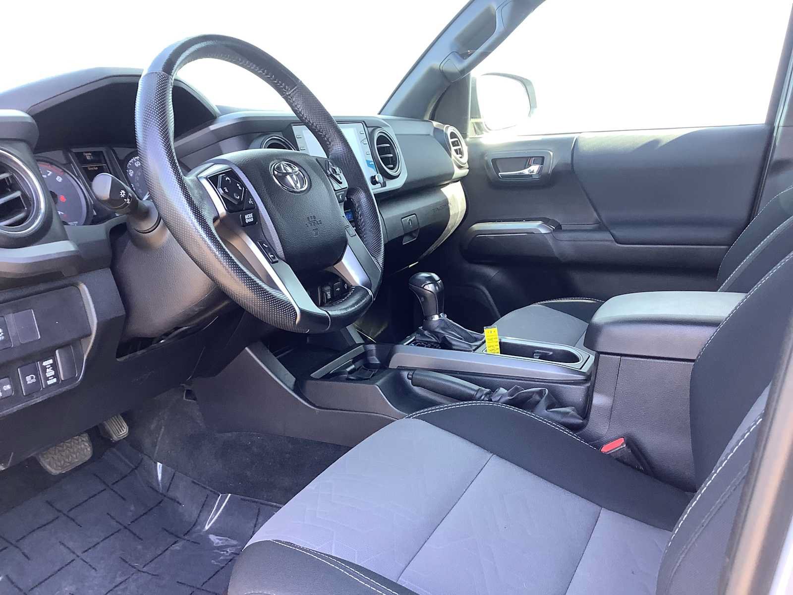 Used 2021 Toyota Tacoma TRD Off-Road AWD/4WD image 3