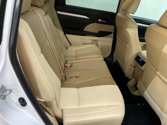 Used 2018 Toyota Highlander XLE AWD/4WD image 17