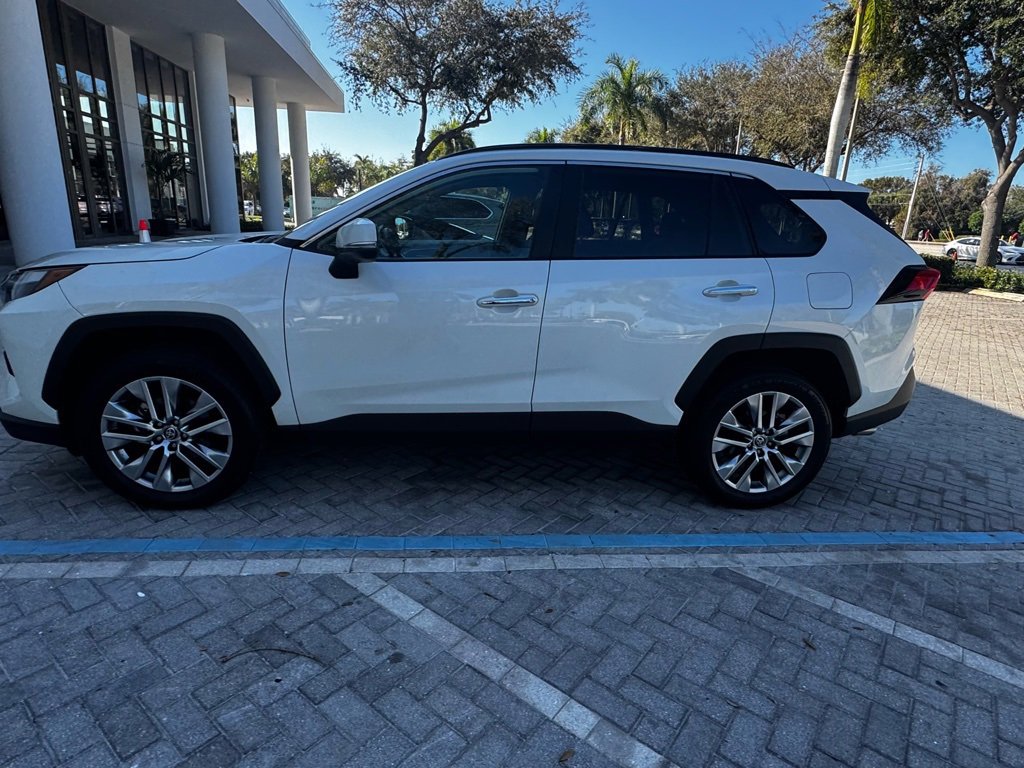 Used 2022 Toyota RAV4 Limited image 10