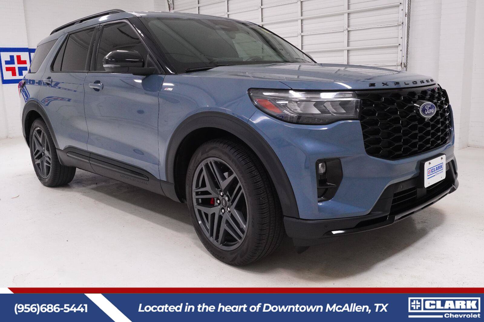 Used 2025 Ford Explorer ST-Line w/ Premium Package RWD image 3