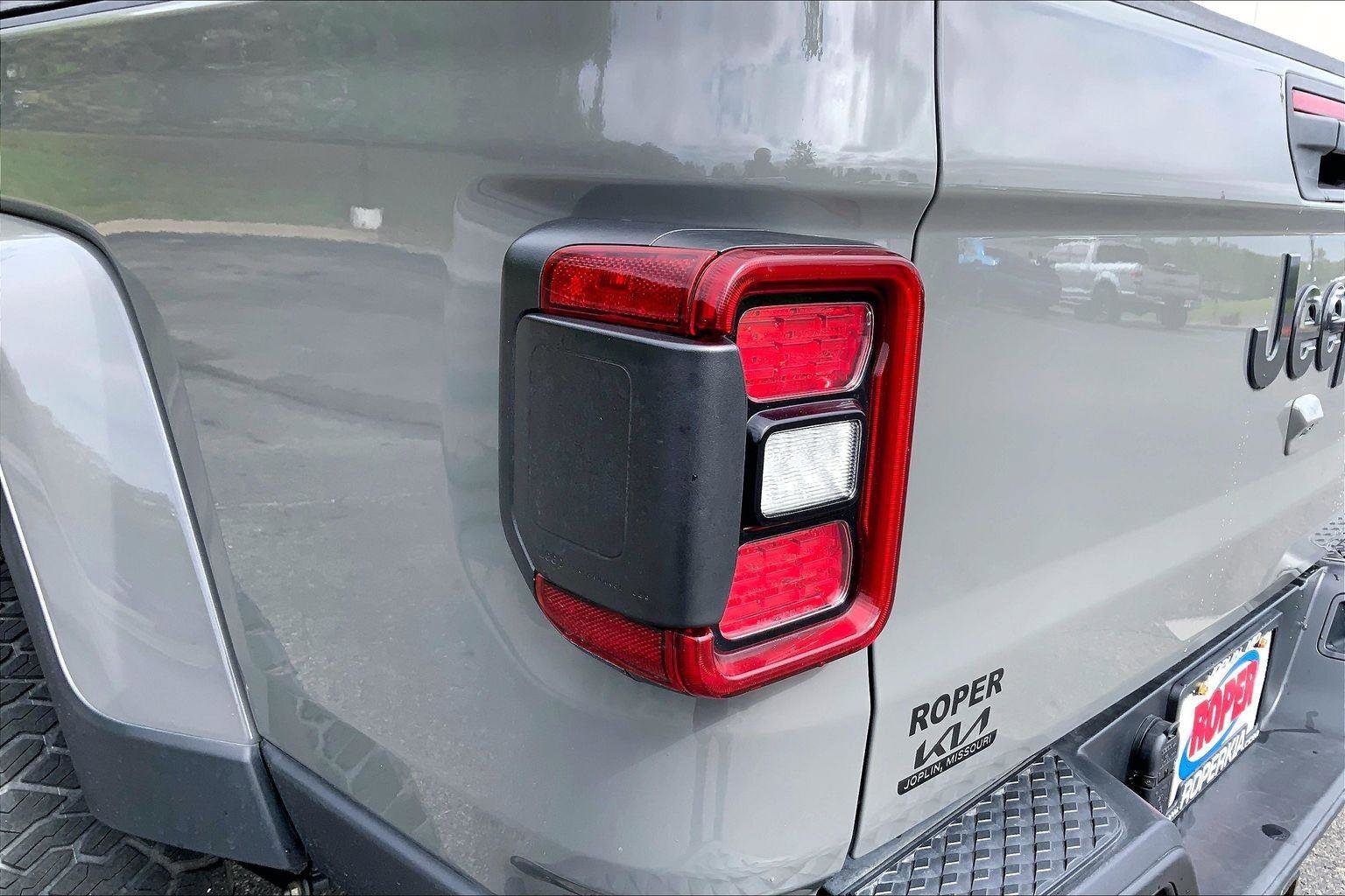Used 2020 Jeep Gladiator Sport w/ Quick Order Package 24S AWD/4WD image 28