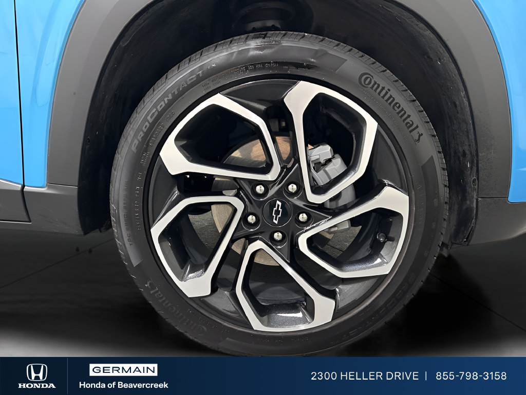 Used 2025 Chevrolet Trax RS w/ Sunroof Package FWD image 28