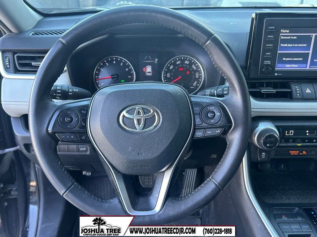 Used 2021 Toyota RAV4 XLE Premium image 16