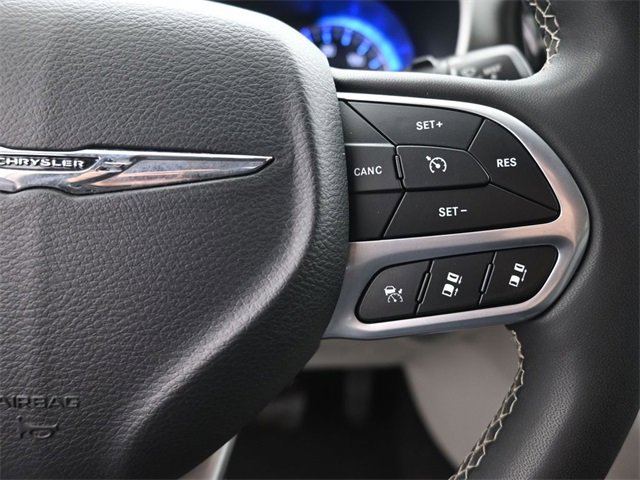 Used 2023 Chrysler Pacifica Touring-L image 23