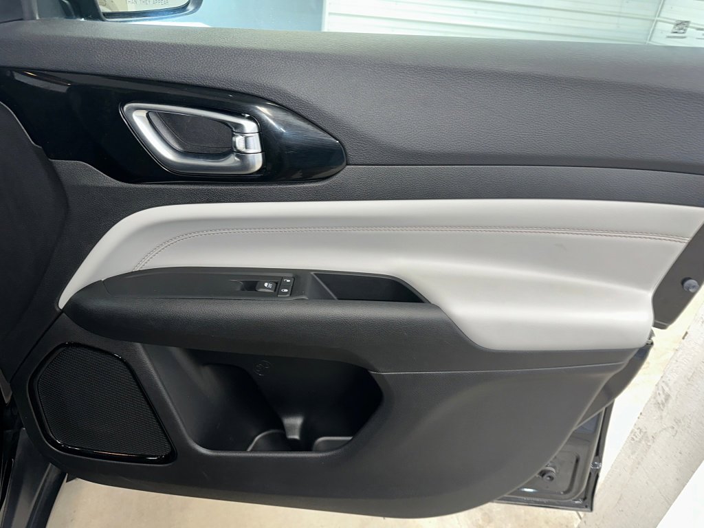 Used 2022 Jeep Compass Limited image 29