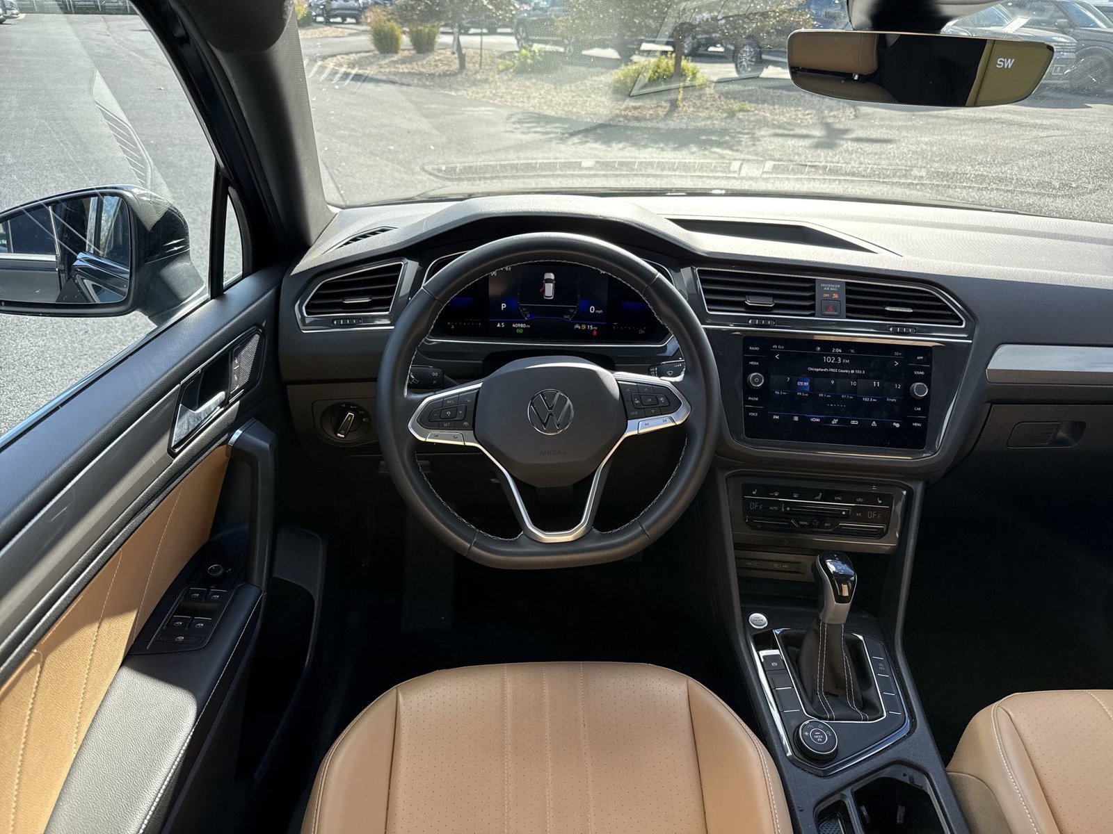 Used 2023 Volkswagen Tiguan SE w/ Panoramic Sunroof Package AWD/4WD image 16