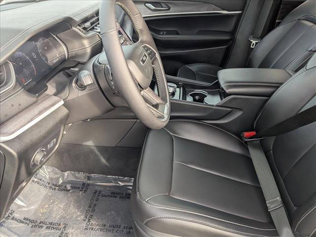 New 2025 Jeep Grand Cherokee Limited w/ Black Appearance Package image 4