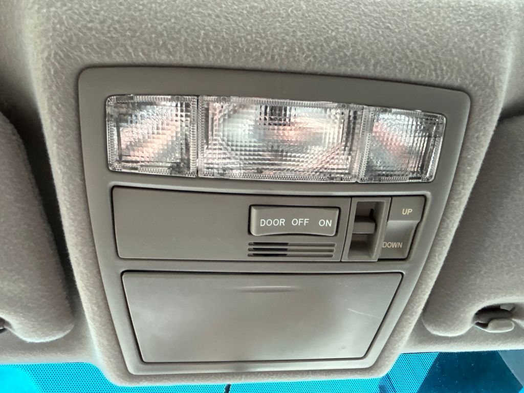 Used 2011 Toyota Camry SE w/ Sport Leather Pkg FWD image 27