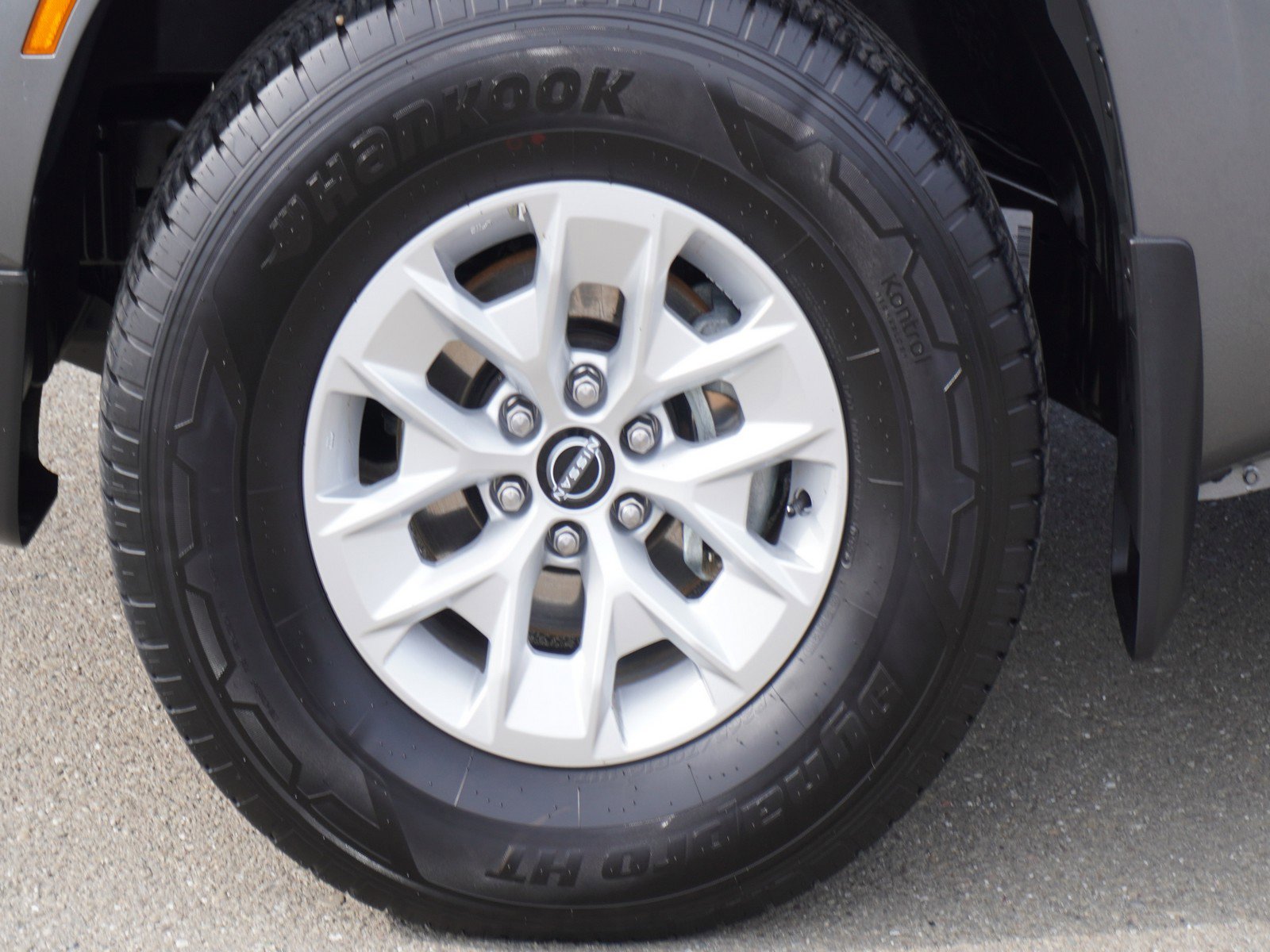 Used 2024 Nissan Frontier SV image 7