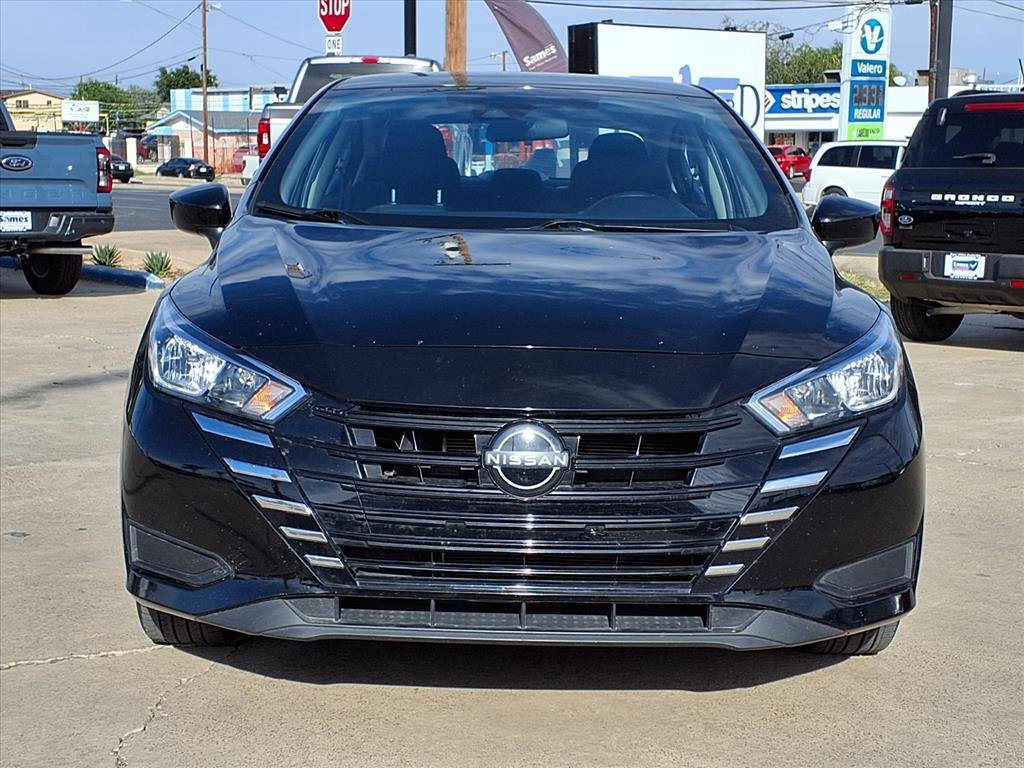 Used 2023 Nissan Versa SV image 2