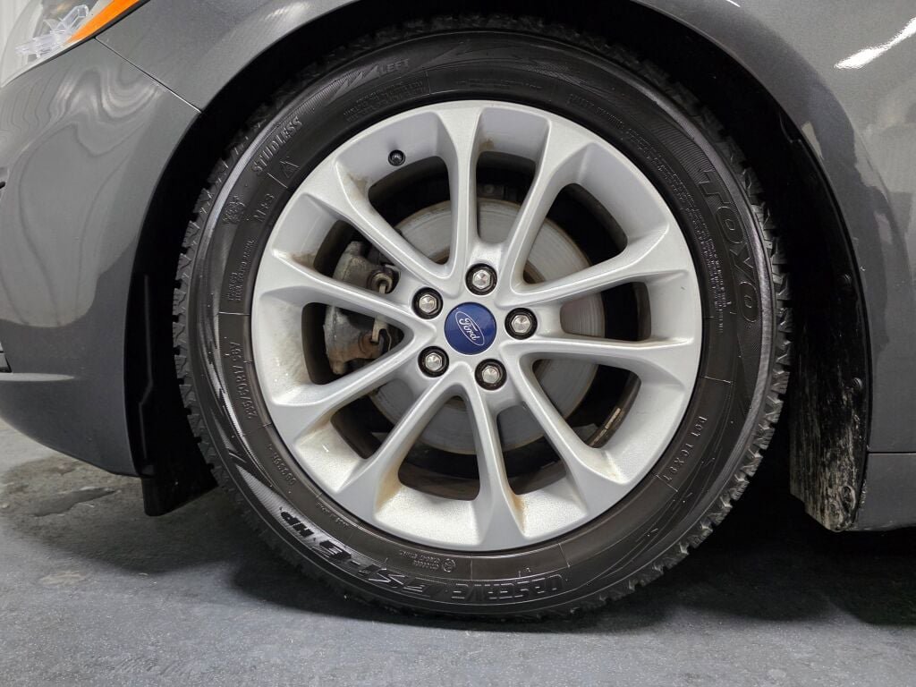 Used 2020 Ford Fusion SE FWD image 5