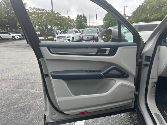 Used 2021 Porsche Cayenne AWD/4WD image 22