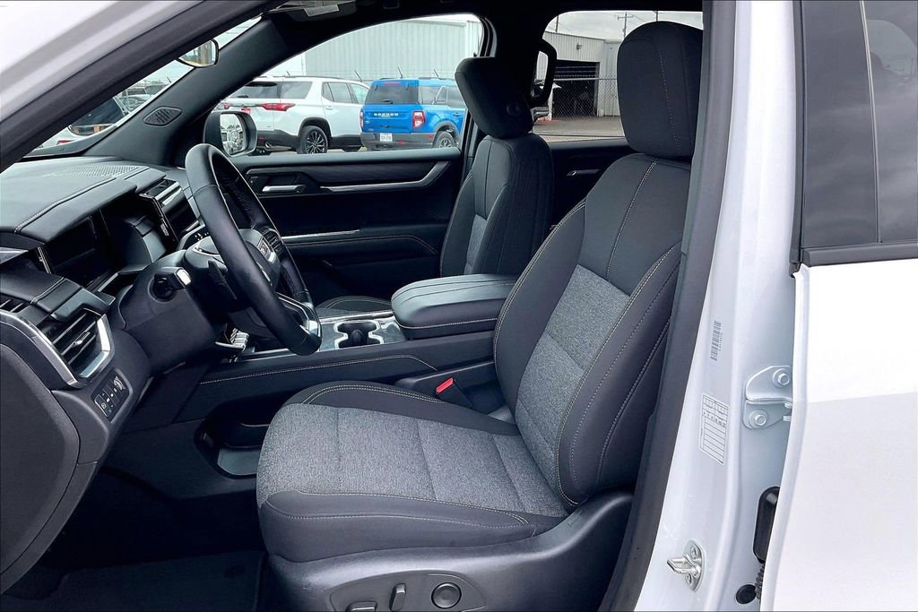 Used 2025 GMC Acadia Elevation AWD/4WD image 18