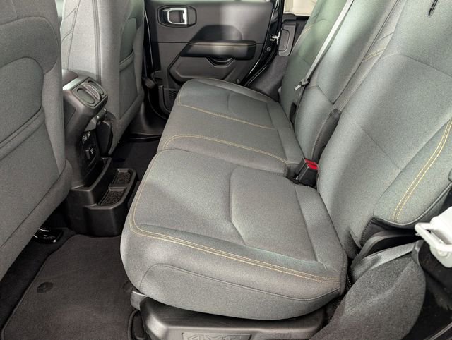 Used 2025 Jeep Wrangler Unlimited Sahara image 25