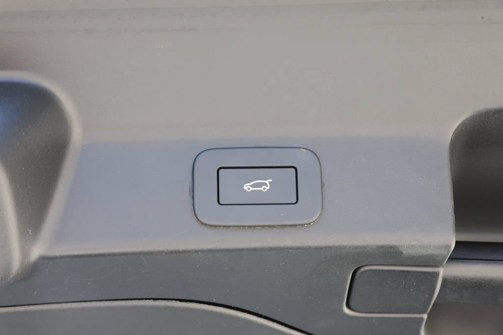 Certified 2026 Jaguar F-PACE R-Dynamic S AWD/4WD image 7