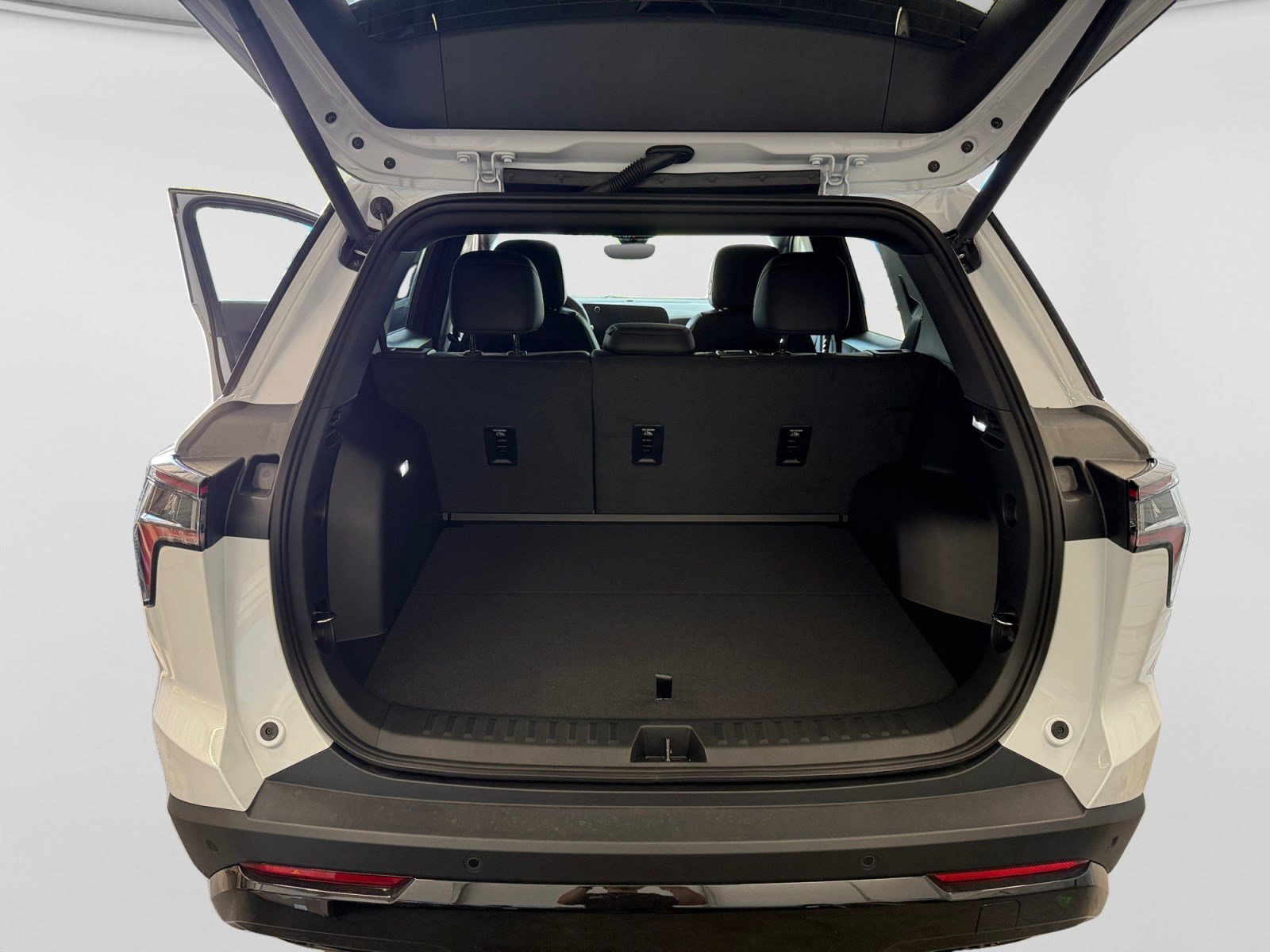 New 2027 Chevrolet Equinox RS w/ Safety and Technology Package FWD image 17