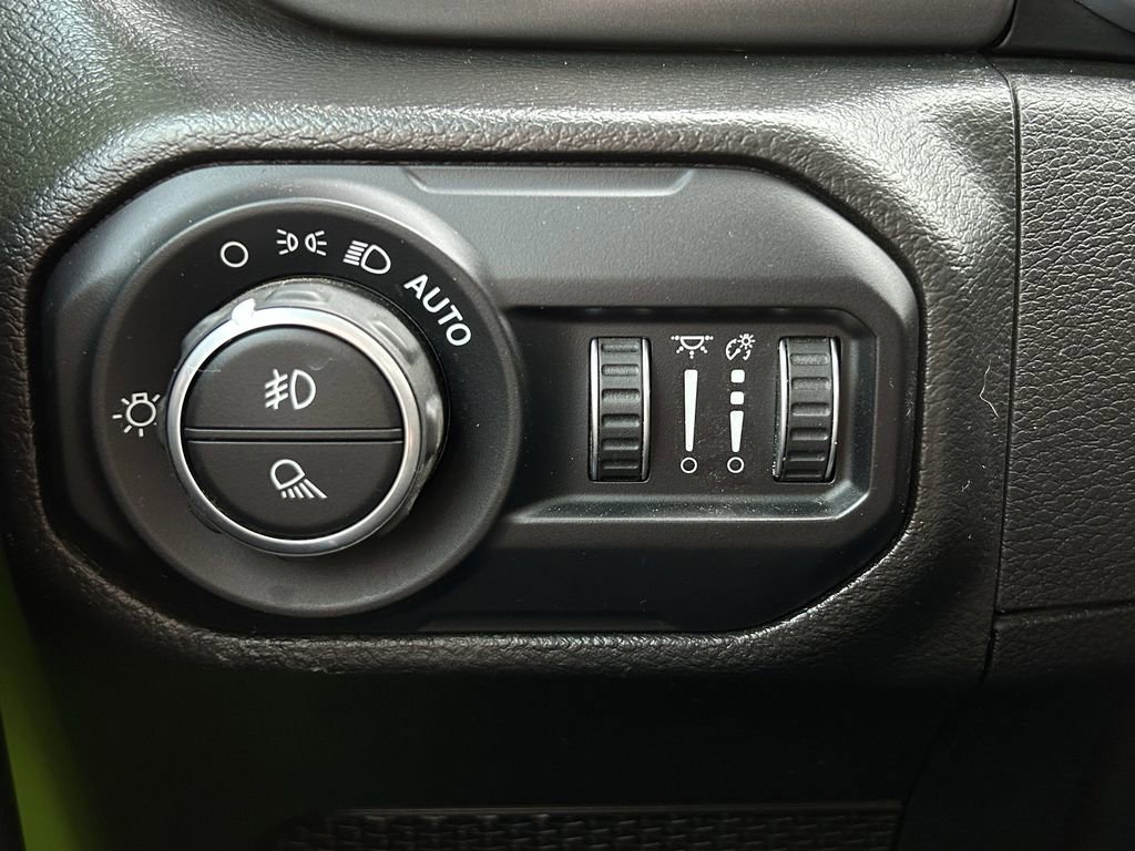 Certified 2021 Jeep Gladiator Willys image 27