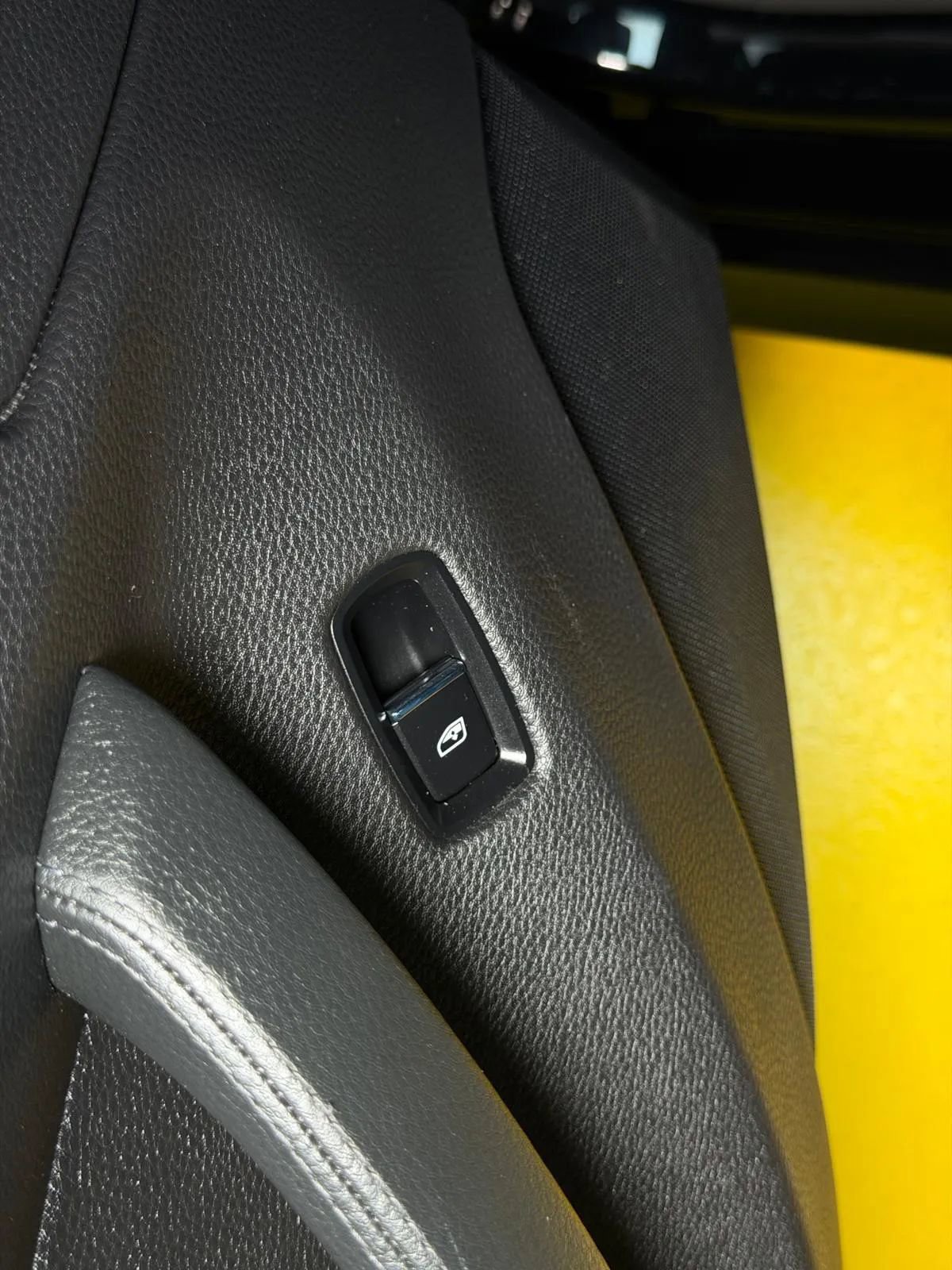 Used 2015 Porsche Panamera 4 image 29