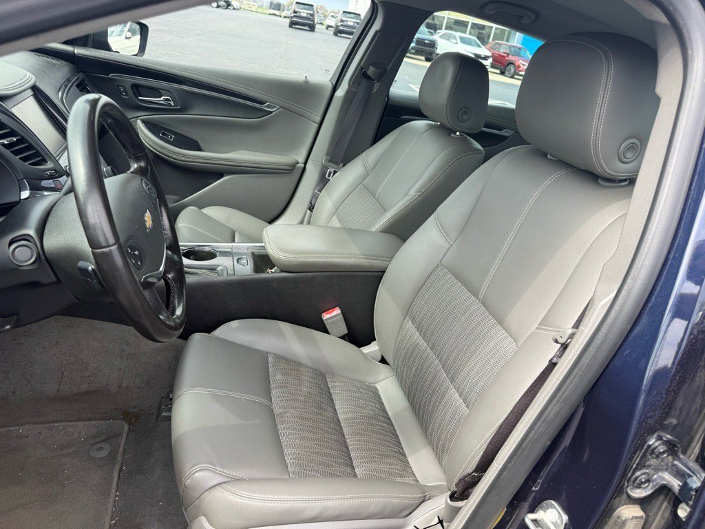 Used 2017 Chevrolet Impala LT image 9