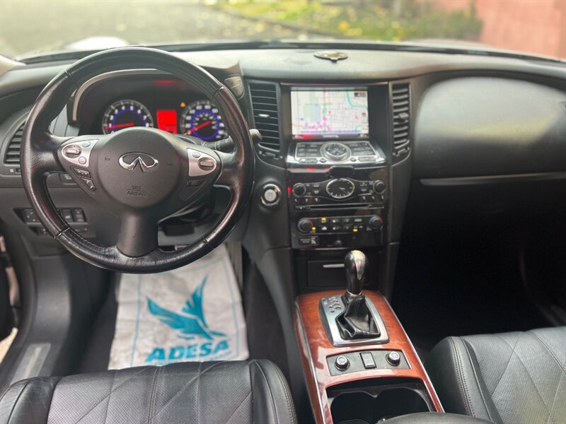 Used 2011 INFINITI FX35 2WD w/ Premium Pkg image 9