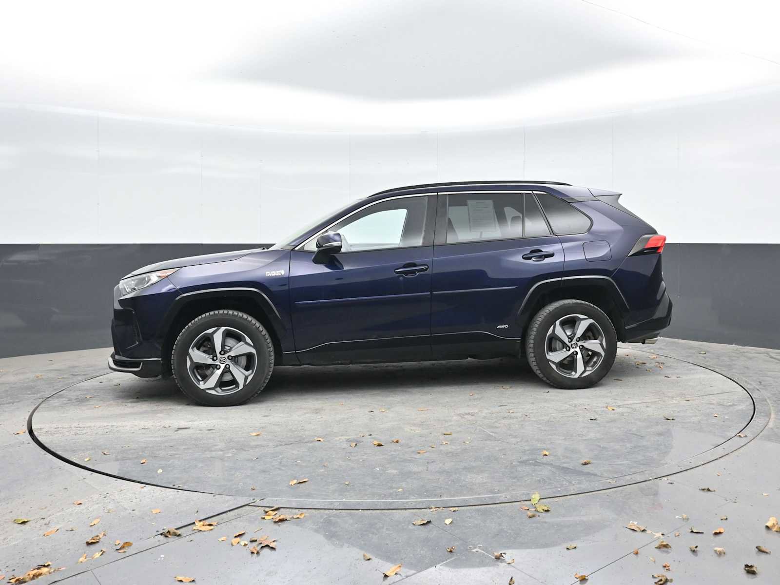 Used 2021 Toyota RAV4 SE w/ Weather & Moonroof Package image 4