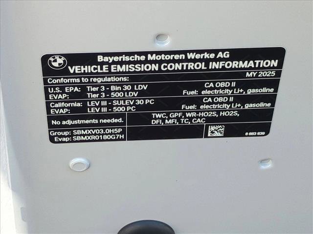 Used 2025 BMW 550e xDrive w/ Premium Package image 28