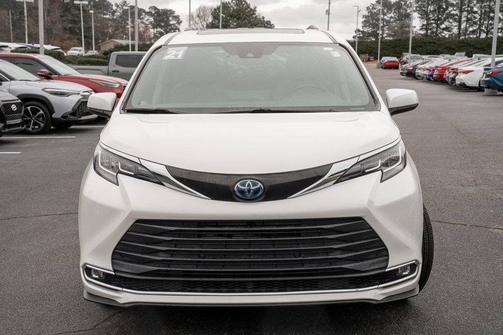 Used 2021 Toyota Sienna XLE image 2