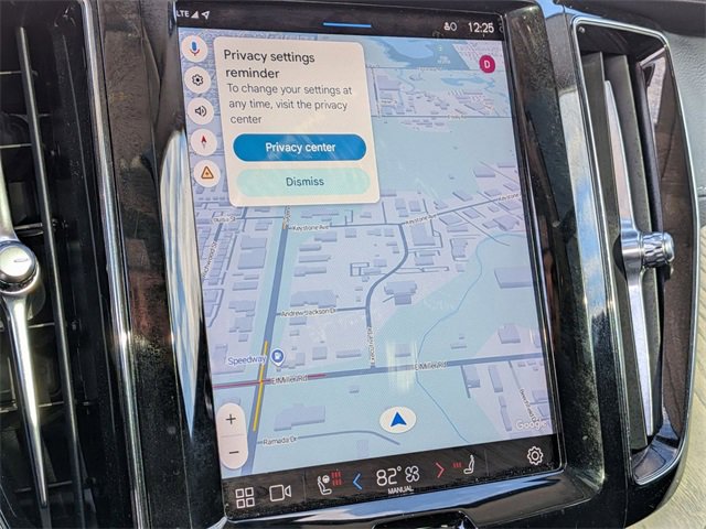 Used 2022 Volvo XC60 B5 Inscription image 24