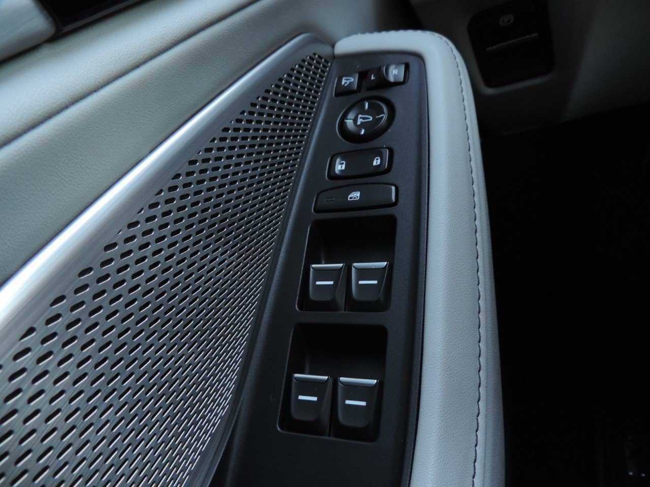 Used 2024 Acura MDX w/ Technology Package AWD/4WD image 29
