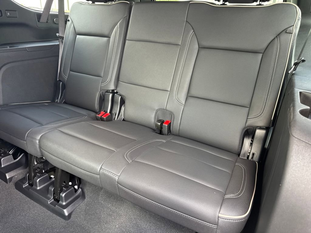 New 2025 Chevrolet Suburban Premier image 13