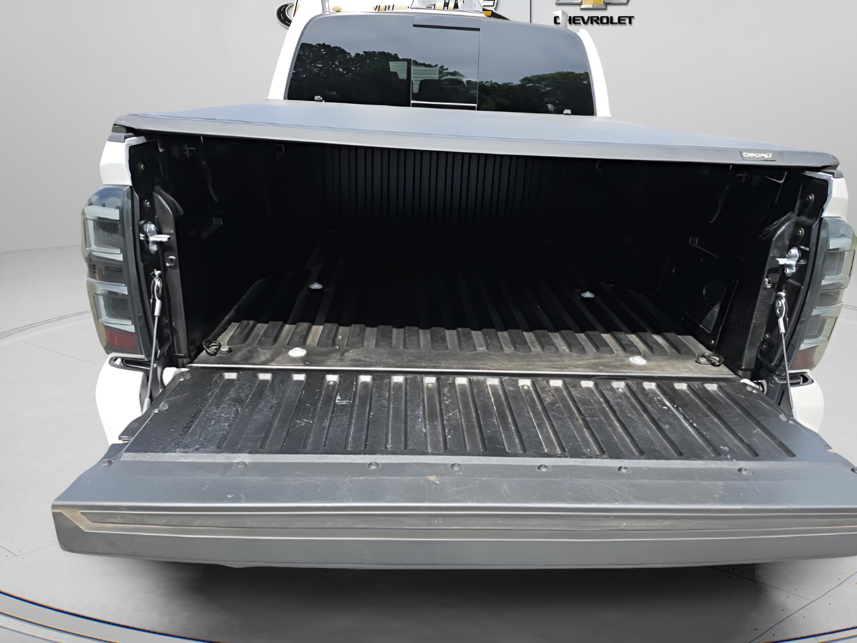Used 2022 Toyota Tacoma SR5 w/ Technology Package RWD image 12