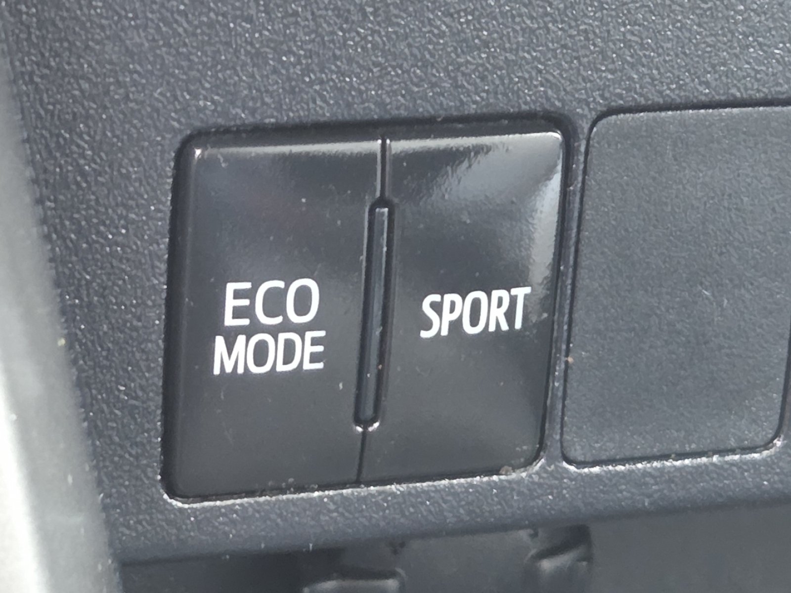 Used 2016 Toyota RAV4 XLE FWD image 5