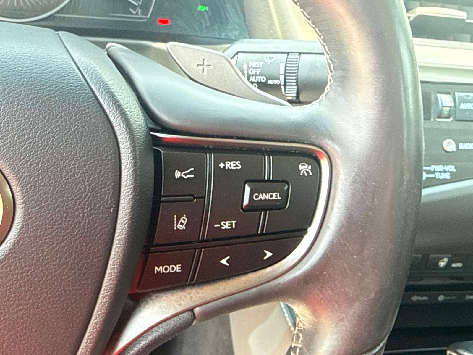 Used 2024 Lexus ES 300h Ultra Luxury w/ Accessory Package (Z2) FWD image 23