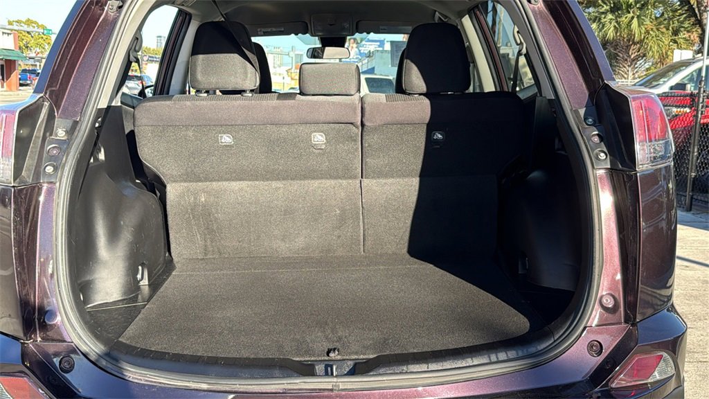 Used 2018 Toyota RAV4 LE image 9