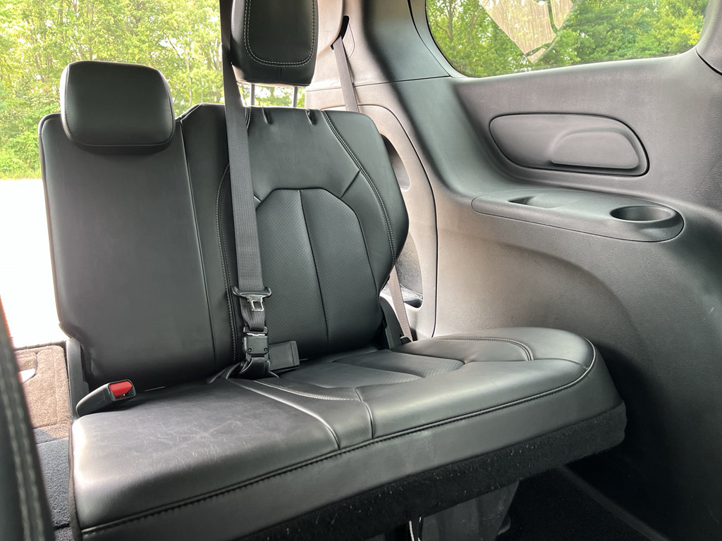 Used 2025 Chrysler Pacifica Select FWD image 37