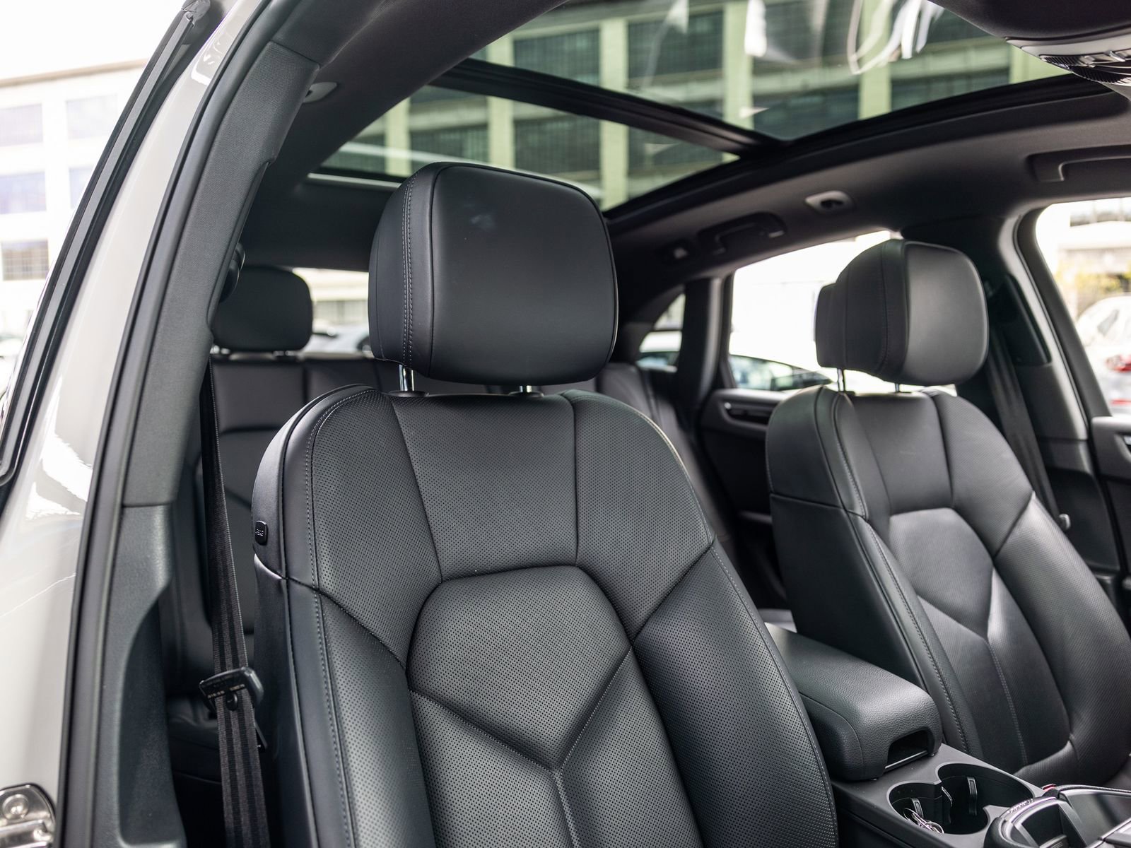 Certified 2024 Porsche Macan S image 33