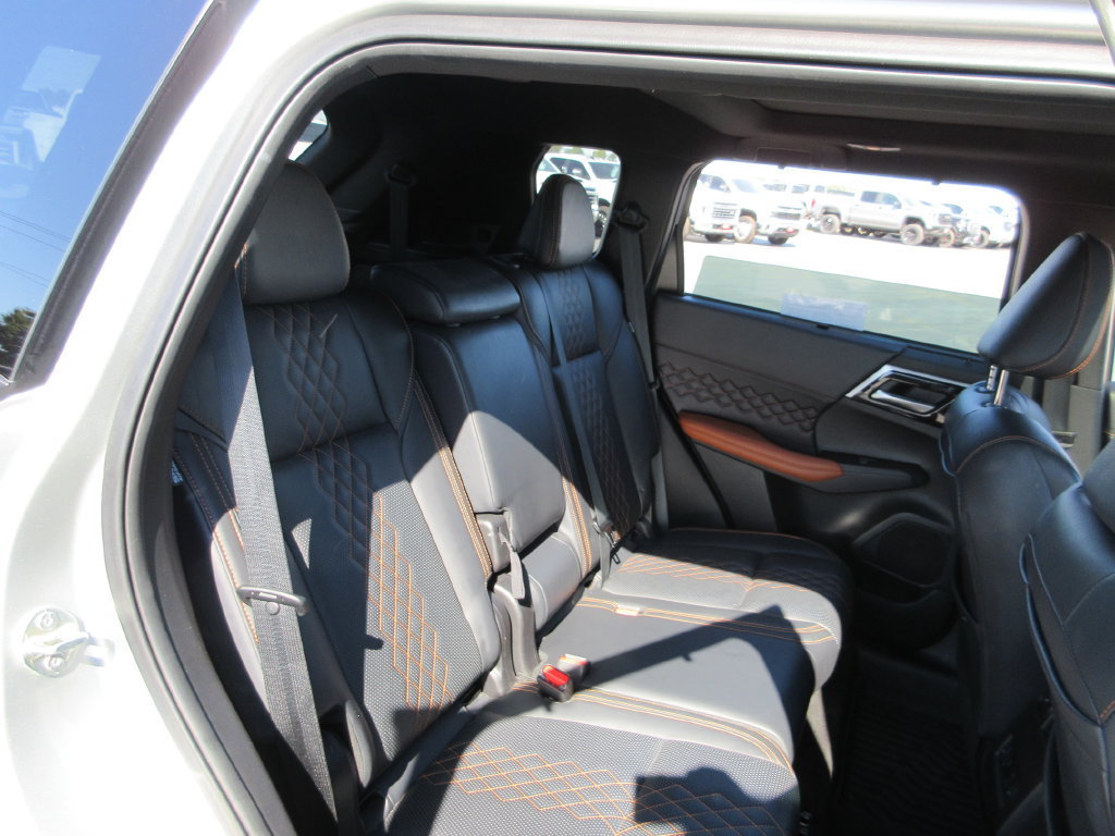 Used 2023 Mitsubishi Outlander SEL AWD/4WD image 25