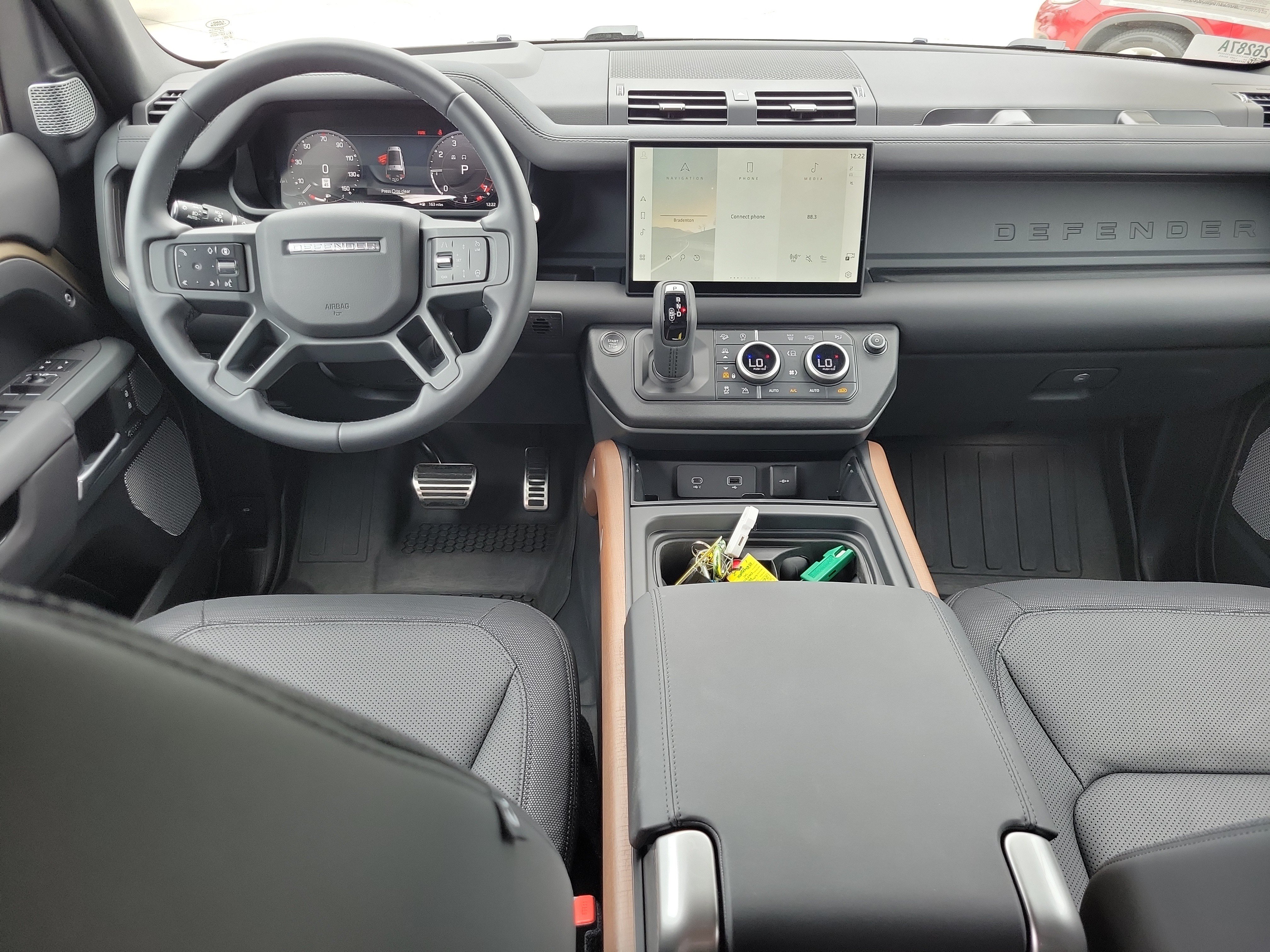 Used 2024 Land Rover Defender 130 X AWD/4WD image 13