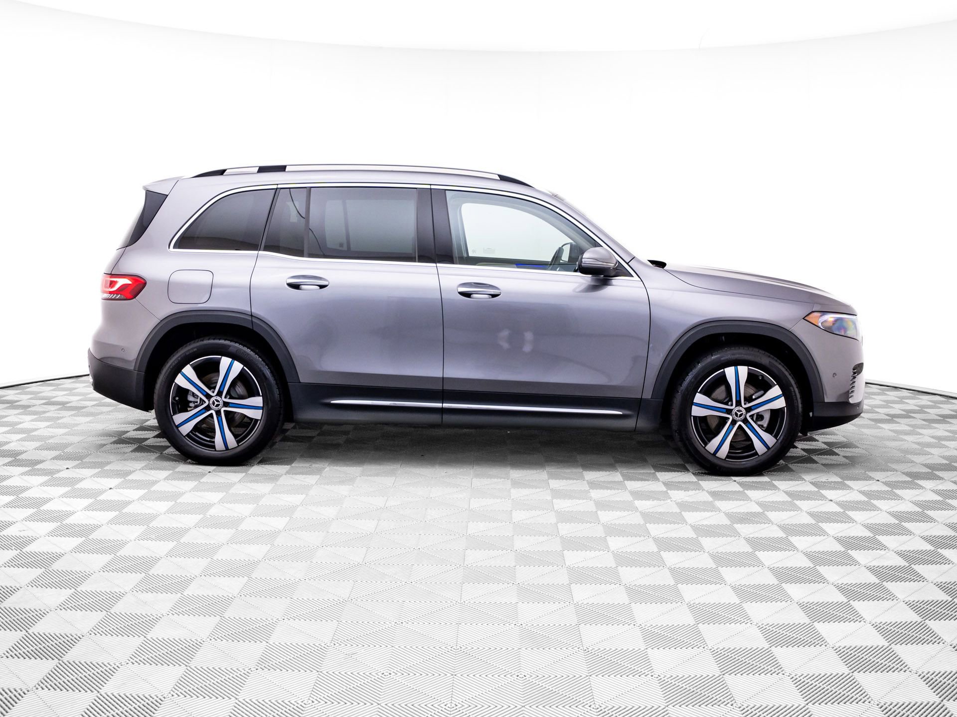 Certified 2023 Mercedes-Benz EQB 300 4MATIC w/ Exclusive Package image 7