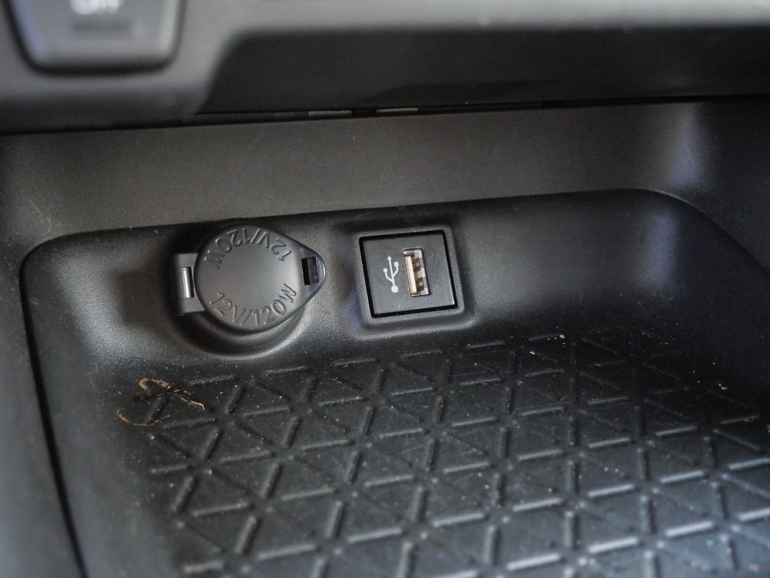 Certified 2024 Toyota RAV4 XLE FWD image 31